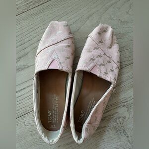 TOMS Women's Pink and gold flamingo Patterned Flats size 7